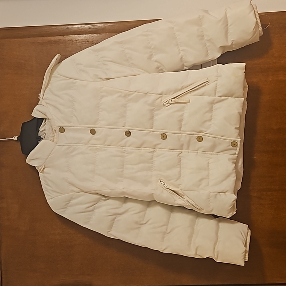 Kids 10/12 white winter coat copper key
